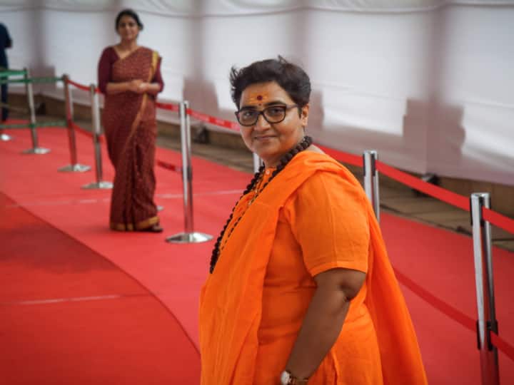Pragya Singh Thakur Remarks: ‘चाकू तेज रखो’ वाले बयान पर बीजेपी सांसद प्रज्ञा ठाकुर के खिलाफ मामला दर्ज Case filed against BJP MP Pragya Thakur for keep the knife sharp statement Pragya Singh Thakur Remarks: ‘चाकू तेज रखो’ वाले बयान पर बीजेपी सांसद प्रज्ञा ठाकुर के खिलाफ मामला दर्ज