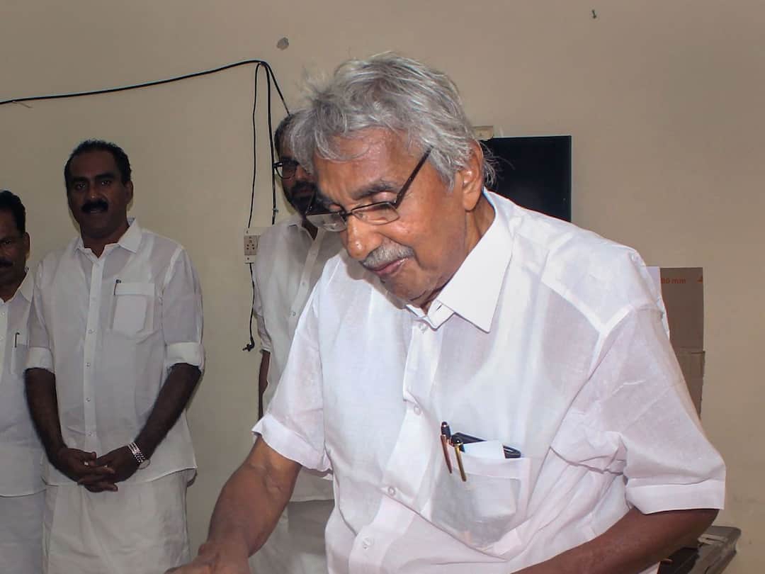 CBI Gives Clean Chit To Oommen Chandy In Sexual Exploitation Case CBI Gives Clean Chit To Oommen Chandy In Sexual Exploitation Case CBI Gives Clean Chit To Oommen Chandy In Sexual Exploitation Case