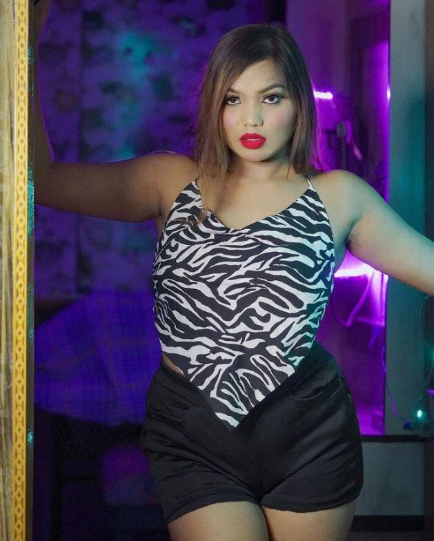 લીનાની ડેડ બોડી તેના જ ઘરની છત પરથી મળી આવી હતી.  પોલીસ હાલમાં આ મામલે તપાસ કરી રહી છે.