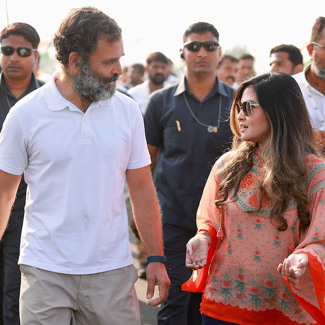 Pooja Bhatt Rashmi Desai Riya Sen Vijender Singh These Famous Stars  Attended Rahul Gandhi Bharat Jodo Yatra | Bharat Jodo Yatra: पूजा भट्ट से  विजेंद्र सिंह तक, राहुल गांधी के भारत जोड़ो