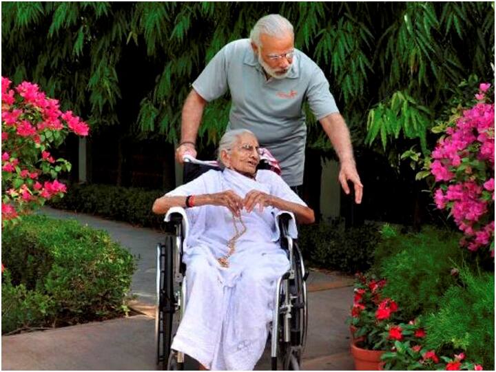 prime minister Narendra Modi tweet on his mother Heeraben passed away PM Modi Mother Passed Away: मां हीराबेन मोदी के निधन पर भावुक हुए PM मोदी, लिखा- मैंने उनमें हमेशा उस त्रिमूर्ति...