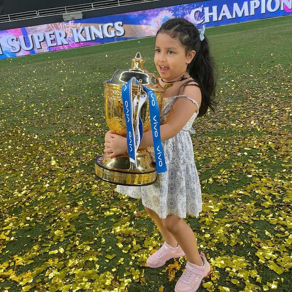 Ziva Dhoni: धोनीच्या लेकीकडे मेस्सीनं साईन केलेली जर्सी; पाहा फोटो