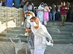 तुनिषा शर्मा के अंतिम संस्कार में फूट-फूटकर रोती बिलखती दिखीं शीजान की बहन, वीडियो देख सहम जाएगा दिल