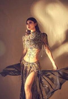 PHOTO : मौनी रॉयचा ग्लॅमरस अवतार