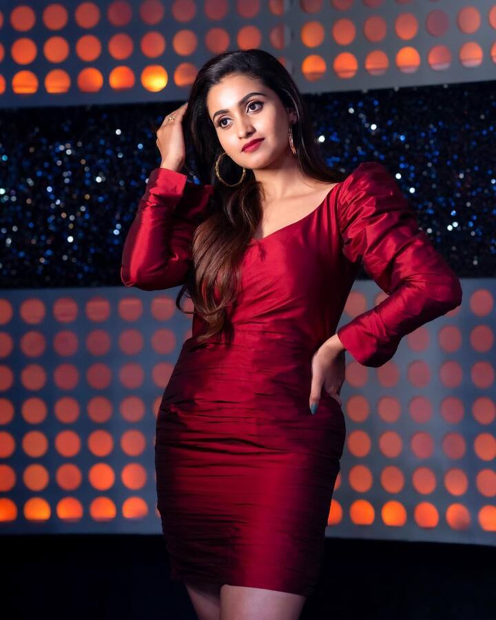 ఎప్పటికప్పుడు లేటెస్ట్ ఫోటోలతో ఆకట్టుకుంటుంది దీపికా.Photo Credit@Deepika Pilli/instagram