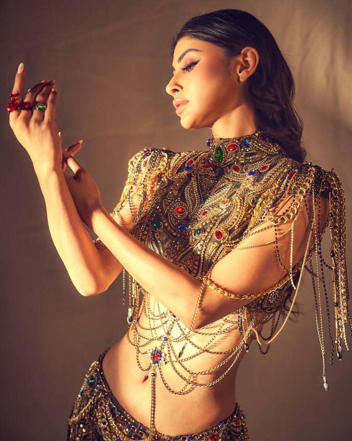 మౌనిరాయ్ (Image credit: MouniRoy/Instagram)
