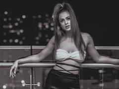 Nia Sharma Pics: क्रॉप टॉप के साथ ब्लैक पेंट पहनकर निया शर्मा ने दिए किलर पोज, ब्लैक एंड व्हाइट लुक ने बढ़ाया इंटरनेट का पारा