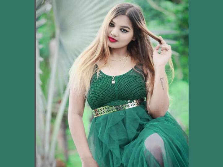 Her photoshoots, in which she can be seen posing in various outfits, are all over her Facebook and Instagram pages. (Image Source: Instagram)