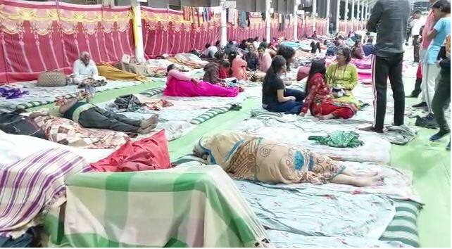 नाममात्र शुल्क घेऊन साईभक्त शिर्डीत राहू शकतात.