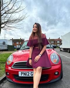 Anchor Bhanu Sri: లండన్ వీధుల్లో యాంకర్ భాను ఎంజాయ్