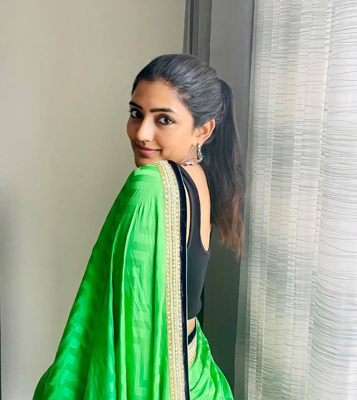 తెలుగులో తన టాలెంట్ తో మంచి గుర్తింపు సంపాదించుకున్న ఇషా రెబ్బ 'ఒట్టు' సినిమాతో మలయాళం ఇండస్ట్రీలోకీ అడుగుపెట్టింది. Image Credit: Eesha Rebba/Instagram