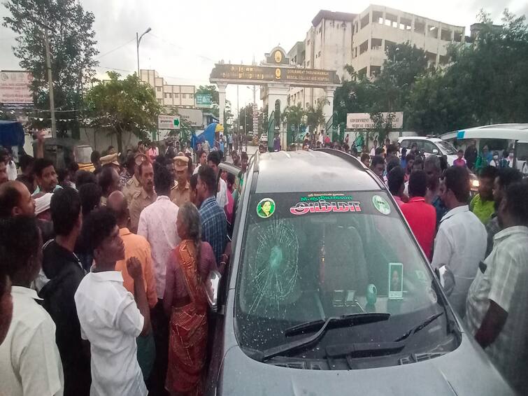 Two wheeler head on collision tasmac supervisor killed relatives of rajendran protested as they blocked the road TNN Crime: இருசக்கர வாகனம் நேருக்கு நேர் மோதல் -  டாஸ்மாக் சூப்பர்வைசர் உயிரிழப்பு