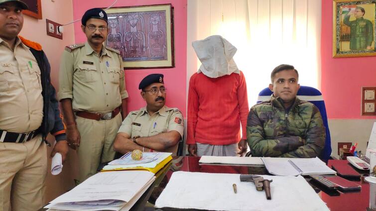 Illegal weapons recovered from canning south 24 paraganas, 1 accused arrested Arms Recovery: ক্যানিং থেকে উদ্ধার বেআইনি অস্ত্র, গ্রেফতার ১ অভিযুক্ত