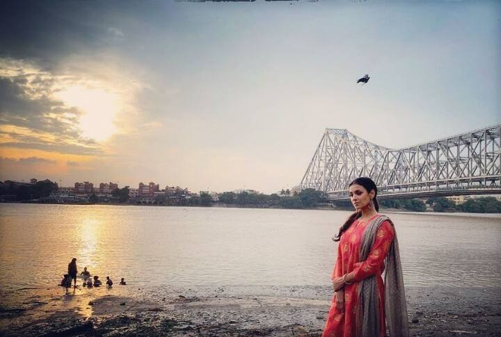 আসলে উত্তরাখণ্ডের হলেও বরখার ছোটবেলা কেটেছে কলকাতায়। তিন বোনের মধ্যে সবথেকে ছোট তিনি।