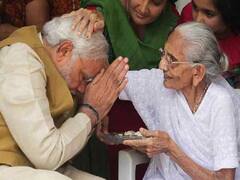 PM Modi Meet Mother: மருத்துவமனையில் அனுமதிக்கப்பட்ட தாய்.. பதறி போய் நேரில் சென்ற தனயன் பிரதமர் மோடி..!