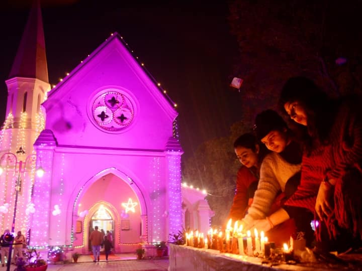 Christmas 2023 marathi news Know These 5 Famous Churches in India Where Christmas has special significance Christmas 2023 : भारतातील 'हे' 5 प्रसिद्ध चर्च माहित आहेत? जिथे ख्रिसमसच्या दिवशी असते विशेष महत्त्व!