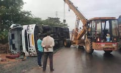 திருச்சி அருகே ஆம்னி பேருந்து கவிழ்ந்து 24 பேர் காயம்