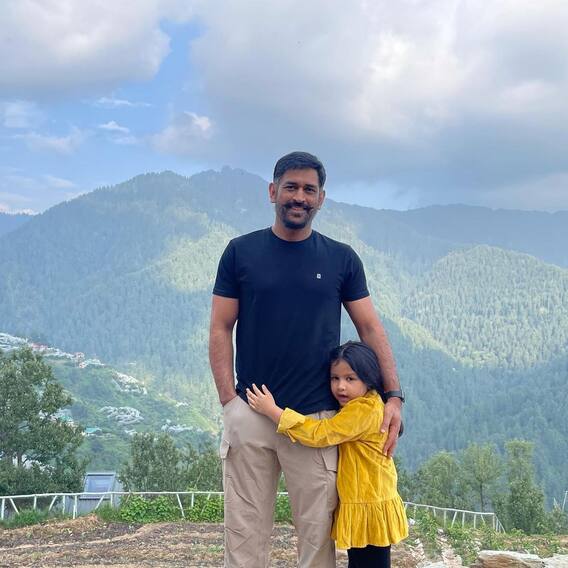 Ziva Dhoni: धोनीच्या लेकीकडे मेस्सीनं साईन केलेली जर्सी; पाहा फोटो