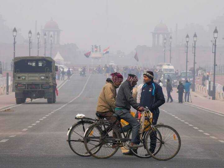 Delhi Weather Update cold will increase again in January 14 trains delayed due to fog today Delhi Weather Update: दिल्ली में ठंड से मिली थोड़ी राहत, जनवरी में फिर बढ़ेगा सर्दी का प्रकोप, कोहरे की वजह से 14 ट्रेनें लेट