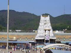 Tirupati :  அச்சுறுத்தும் கொரோனா பரவல்.. திருப்பதி கோயிலுக்கு வரும் பக்தர்களுக்கு முகக்கவசம் கட்டாயம் - தேவஸ்தானம்