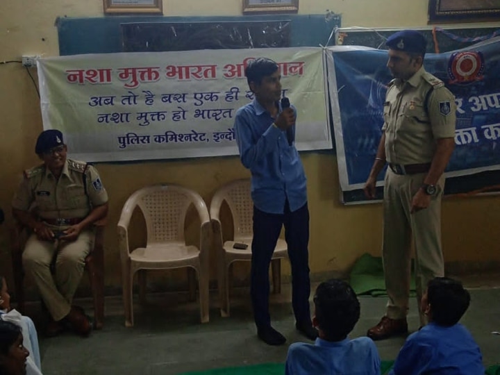 Indore: इंदौर में देर रात सड़क पर युवा छलका रहे जाम, नशे पर प्रहार के लिए पुलिस ने शुरू किया ये अभियान