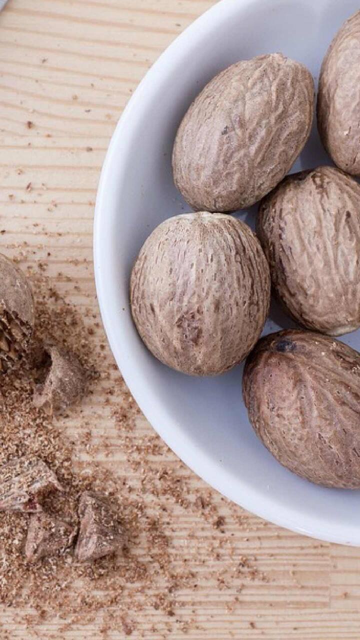 जायफळ खाल्ल्याने चयापचय गतिमान होते आणि पचनक्रिया सुधारते. मुलांची भूक वाढवण्यासाठी जायफळ खायला द्या.