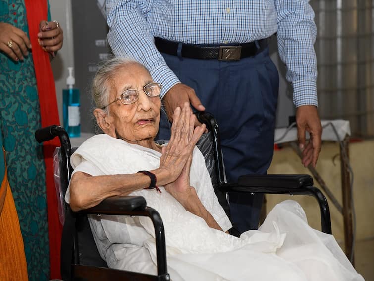 Heeraben Modi Health: PM Modi's mother Heeraben's health improving, will be discharged by tomorrow Heeraben Modi Health: PM મોદીના માતા હીરાબાની તબિયતમાં સુધારો, આવતીકાલ સુધીમાં કરાશે ડિસ્ચાર્જ