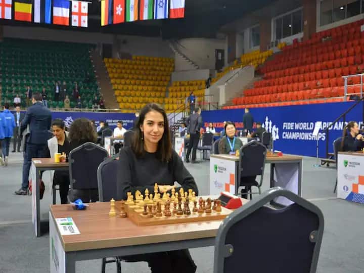 Iranian Woman Competes At Chess Tournament Without Hijab Report Iranian Woman: హిజాబ్ లేకుండానే చెస్ టోర్నీలో పాల్గొన్న ఇరాన్ యువతి