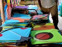 Makar Sankranti: नंदुरबारात रंगीबेरंगी पतंगांनी सजल्या बाजारपेठा