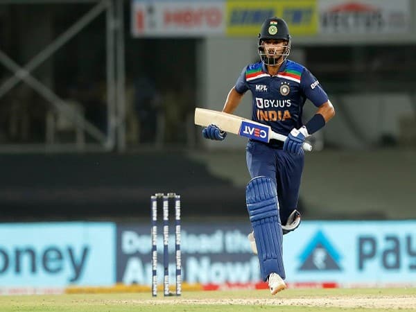 ভারতের শ্রেয়স আইয়ার রয়েছেন তালিকায়। ৪০টি ইনিংসে ১৬০৯ রান করেছেন ৪৮.৭৫ গড়ে।