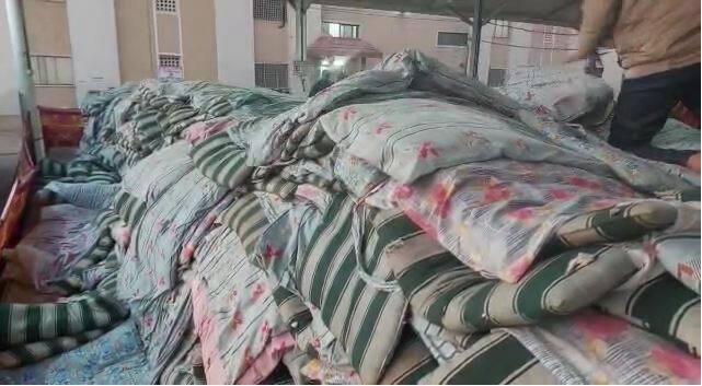 यासाठी अवघ्या पाच रुपयात गादी तर पाच रुपयात चादर साई भक्तांना मिळणार आहे.