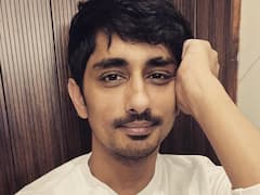 ఎయిర్ పోర్ట్ లో నటుడు సిద్దార్థ్ తల్లిదండ్రులకు చేదు అనుభవం