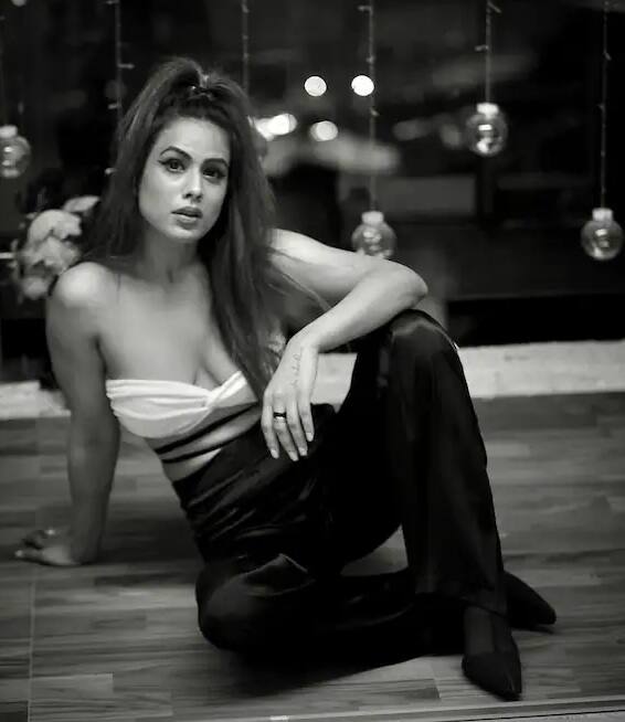 આ તસવીરો નિયા શર્માએ તેના ઈન્સ્ટાગ્રામ એકાઉન્ટ પર શેર કરી છે. જેમાં તે ખૂબ જ સુંદર કપડાંમાં જોવા મળી રહી છે.