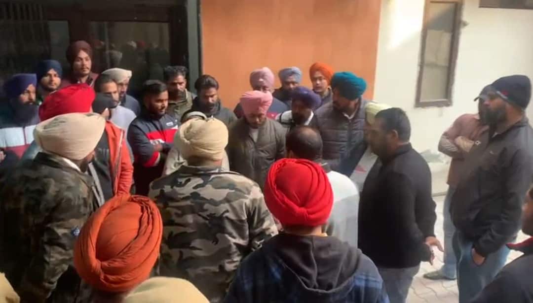 Ludhiana News Objectionable video was being made for blackmail Ludhiana News: ਇਤਰਾਜ਼ਯੋਗ ਵੀਡੀਓ ਬਣਾ ਕੀਤਾ ਜਾ ਰਿਹਾ ਸੀ ਬਲੈਕਮੇਲ, ਦੋ ਬੱਚਿਆਂ ਦੀ ਮਾਂ ਨੇ ਨਹਿਰ 'ਚ ਛਾਲ ਮਾਰ ਕੇ ਕੀਤੀ ਖੁਦਕੁਸ਼ੀ