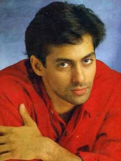 Stars Then And Now: शाहरुख से आमिर तक, अपनी डेब्यू फिल्म के समय कुछ ऐसे दिखते थे बॉलीवुड सितारे