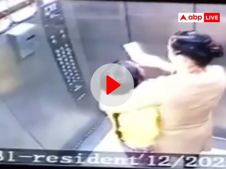 Delhi NCR Domestic helper taken hostage by female lawyer Noida police registered case Watch: घरेलू सहायिका को महिला वकील ने लिफ्ट में बनाया बंधक, गला पकड़ कर खींचा