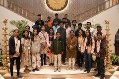 Hemant Patil : वक्तृत्व स्पर्धा जिंकणाऱ्या तब्बल 50 विद्यार्थ्यांना घडवली दिल्लीवारी; खासदार हेमंत पाटील यांचा अनोखा उपक्रम