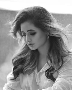 रश्मी देसाईचा हॉट अवतार; ब्लॅक अँड व्हाईट फोटोत दिसतेय खास!