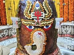 In Pics : मध्य प्रदेश के मंदिरों में भी मनाया जाता है नए साल का जश्न, यहां उमड़ती है श्रद्धालुओं की भीड़, देखें तस्वीरें