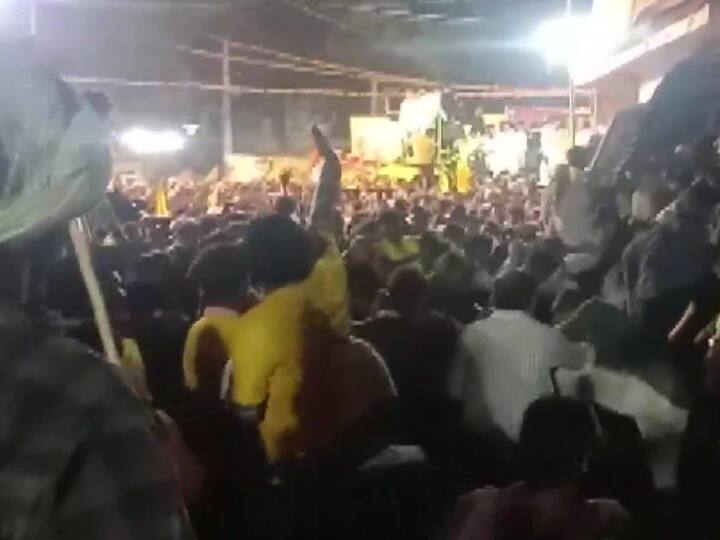 Nellore Stampede: : नेल्लोर जिले के कंदुकुर में टीडीपी प्रमुख और आंध्र प्रदेश के पूर्व मुख्यमंत्री चंद्रबाबू नायडू के रोड शो के दौरान मची भगदड़ में 7 से अधिक लोगों की जान चली गई और कई लोग घायल हो गए.