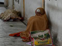 Homeless People Battle Winter With Bonfires, Take Refuge In Shelter Homes As Delhi Shivers