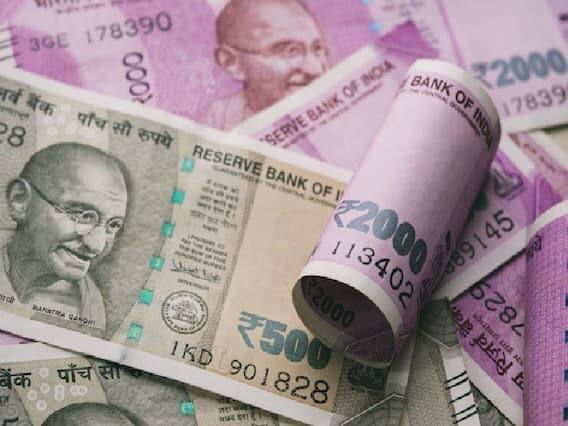 Financial Rules Changing From 1 January 2023: તમને જણાવી દઈએ કે વર્ષ 2023 માં આવા ઘણા ફેરફારો થવા જઈ રહ્યા છે જેની સીધી અસર સામાન્ય લોકોના જીવન પર પડશે. આમાં બેંક લોકરના નિયમો, ક્રેડિટ કાર્ડ નિયમો વગેરેનો સમાવેશ થાય છે. ચાલો તેના વિશે જાણીએ.(PC: Freepik)