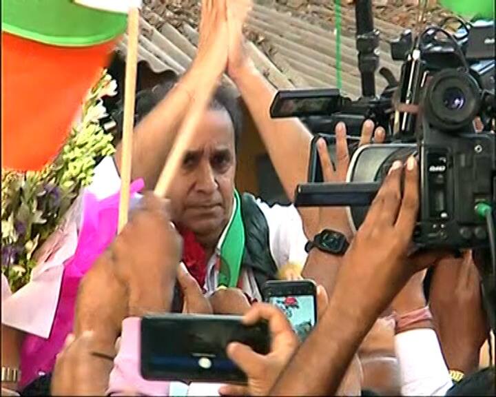 एक वर्ष आणि दोन महिन्यानंतर अनिल देशमुख तुरुंगाबाहेर आले आहेत.