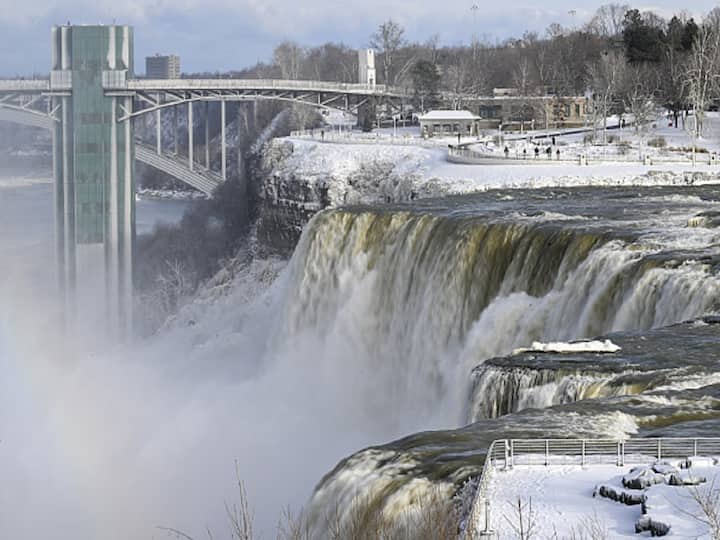 The ferocious conditions have been depicted in a number of pictures and videos, particularly in Buffalo, where bodies were found in vehicles and under snow banks. ( Image Source: Getty )