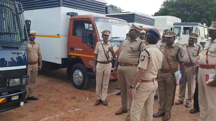 dharmapuri: Salem DIG inspected police vehicles and equipment TNN காவலர் வாகனங்கள், உபகரணங்களை ஆய்வு செய்த சேலம் சரக டிஐஜி