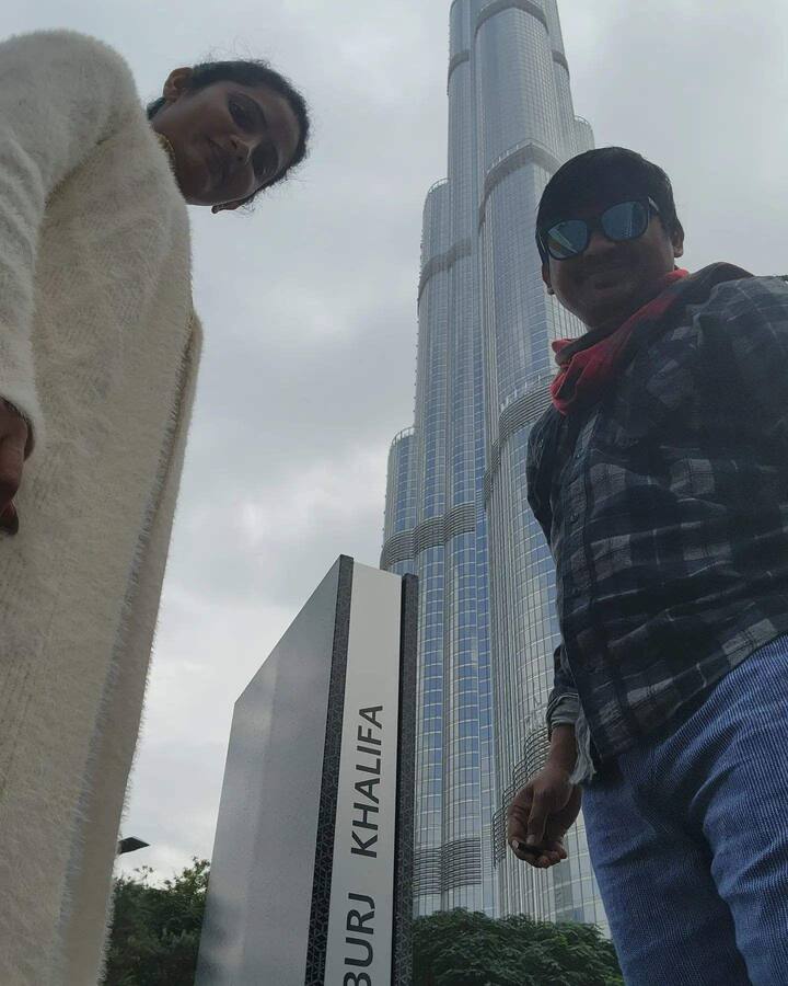 ప్రస్తుతం ఈ ఫోటోలు సోషల్ మీడియాలో వైరల్ అవుతున్నాయి. Photo Credit: Rocking Rakesh/Instagram