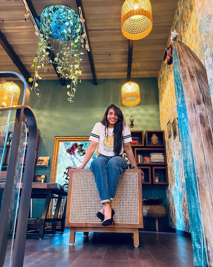 ప్రస్తుతం ఈ ముద్దుగుమ్మ పోస్టు చేసిన ఫోటోలు సోషల్ మీడియలో వైరల్ అవుతున్నాయి. Photo Credit:Sapthami Gowda/Instagram