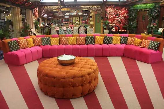 स्पर्धेच्या अंतिम टप्प्यात आता केवळ सात स्पर्धक बाकी राहिले आहेत. या सातही स्पर्धकांमध्ये दिवसेंदिवस चुरशीची लढत पाहायला मिळतेय.