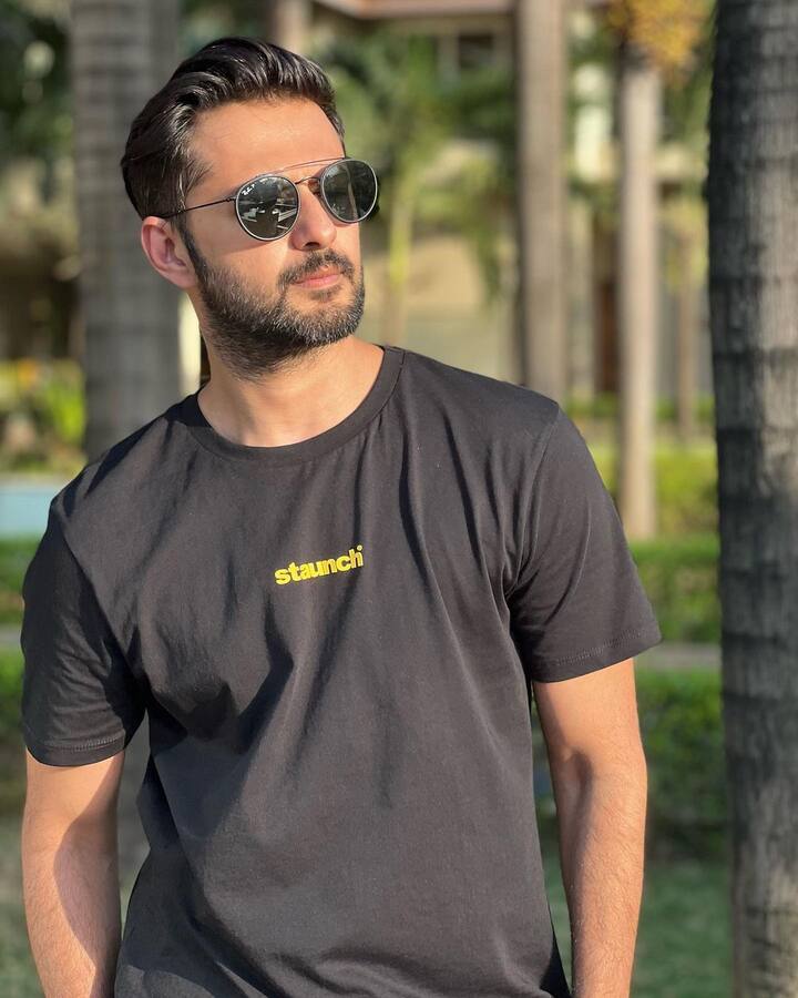 टार्जन-द-वंडर कार से बॉलीवुड में डेब्यू करने वाले वत्सल सेठ ने कई फिल्मों में काम किया लेकिन सफलता हासिल नहीं हुई. उसके बाद एक्टर ने छोटे पर्दे की तरफ रुख किया और कई हिट शोज दिए. (Photo Credit- Vatsal Seth Instagram)