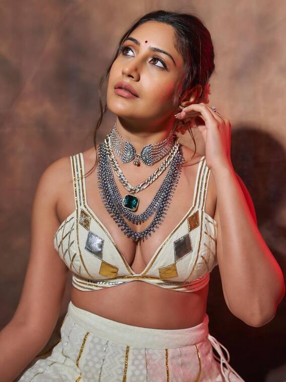 टीवी की ये नागिन है इतनी पढ़ी-लिखी